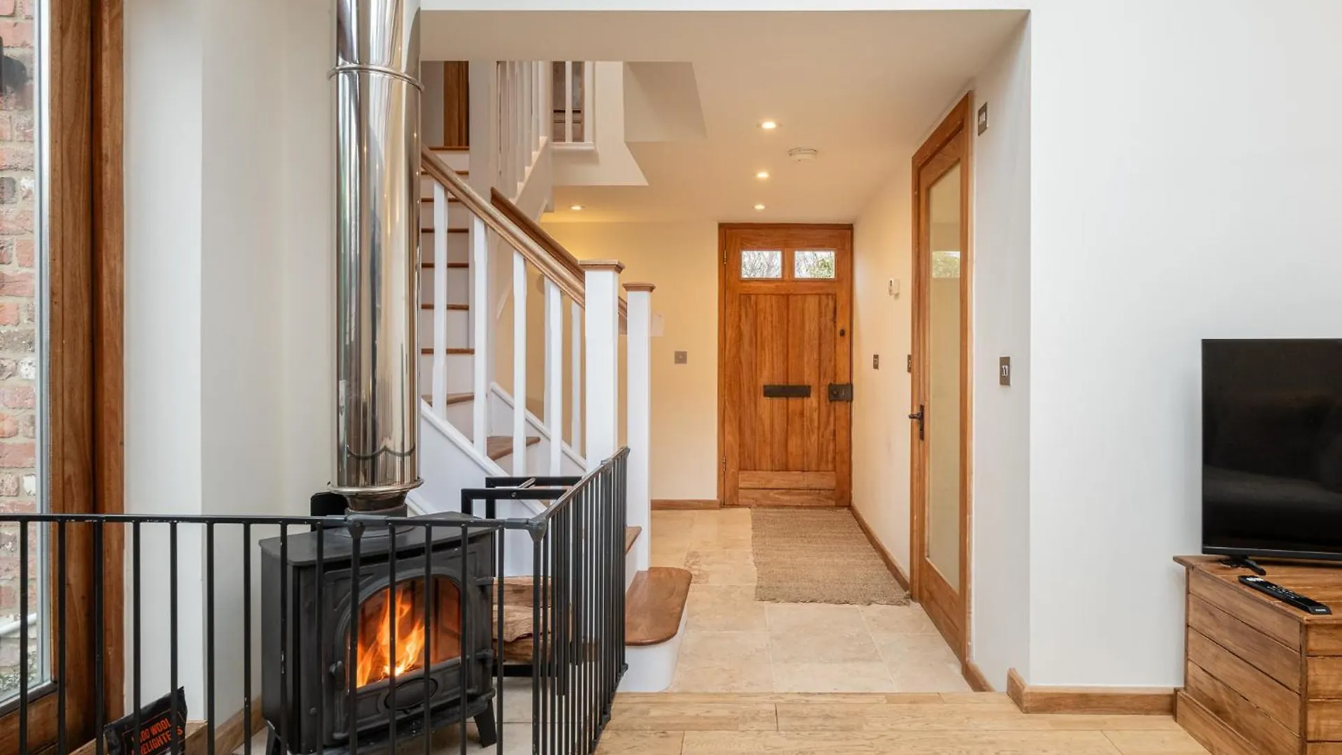 The Coach House - Beautiful Home In Cheltenham!